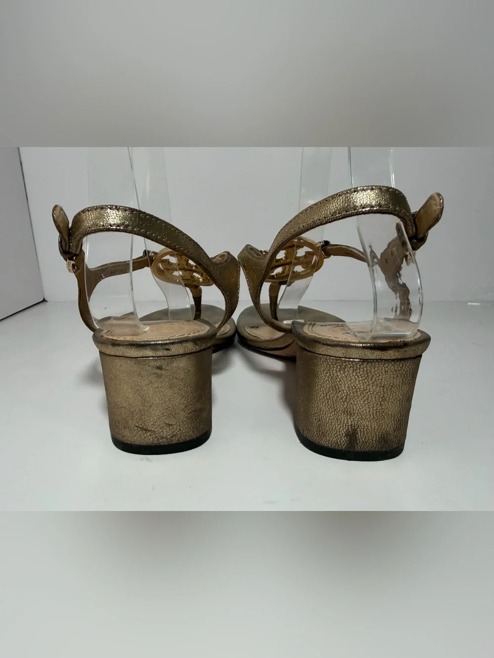 Tory Burch Antiqued Metallic Gold T Strap Rhinestone Logo Sandals SZ 8.5